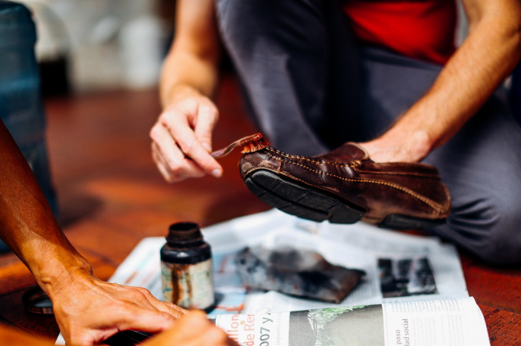 Comment cirer des chaussures en cuir